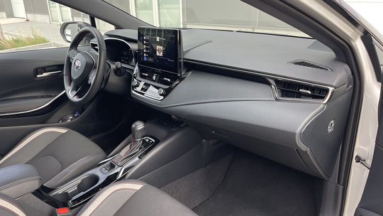 Toyota Corolla TS GR Sport 2.0 Hybrid (2023)