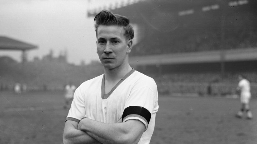 Koniec 50. rokov. Bobby Charlton v drese...