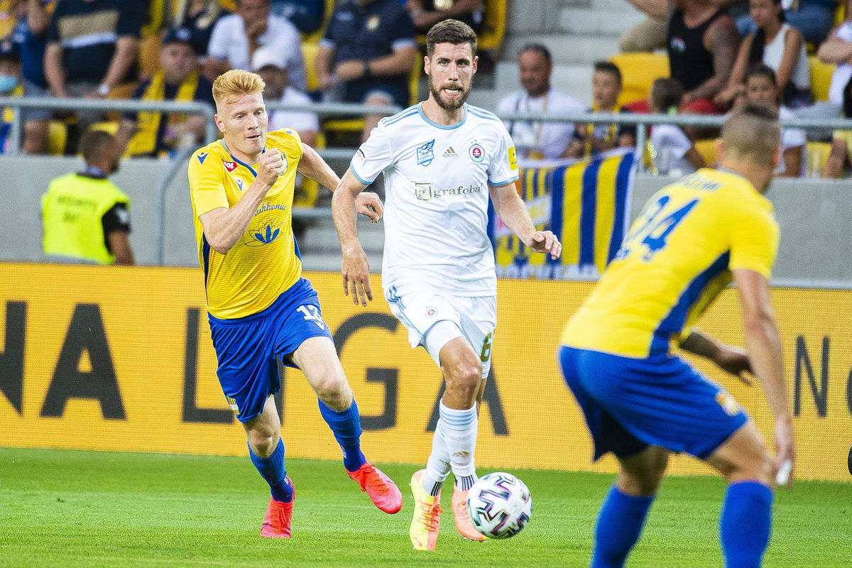 Kenan Bajrič v drese Slovana Bratislava.
