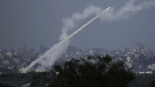 Hamas sa skrýva za civilistami. Odpálil rakety z humanitárnej zóny 