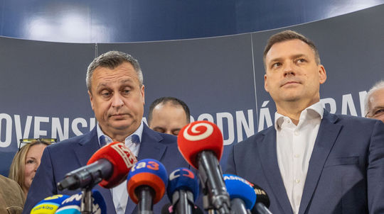 Predseda SNS Andrej Danko (vľavo) a Tomáš...