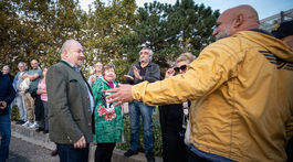 Rudolf Huliak (vľavo v popredí) pred...