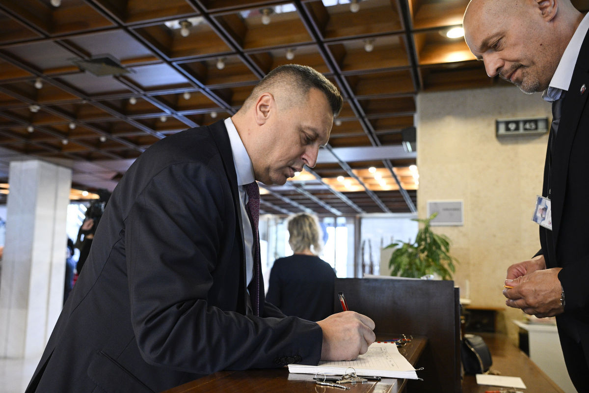 Zvolený poslanec NR SR za Slovenskú národnú...