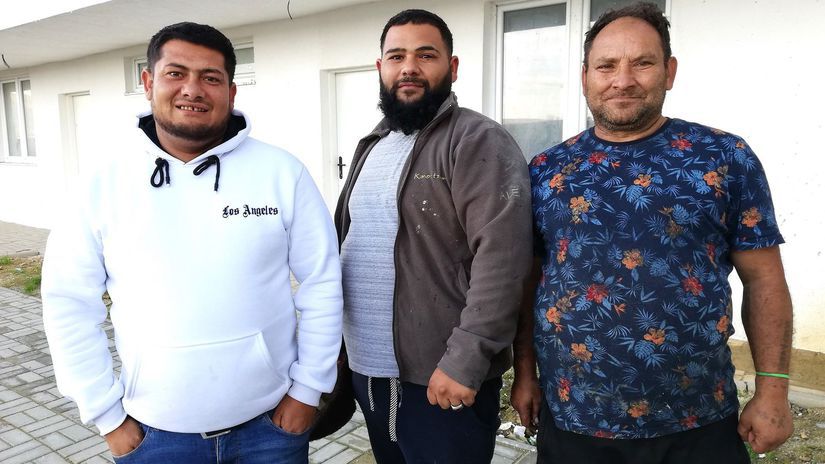 Trio chlapov, ktorí na stavbe osobne pomáhali –...