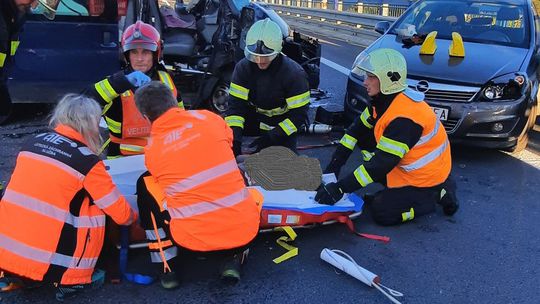 Po zrážke dvoch aut odvážal vrtuľník z R1 ťažko zranenú ženu