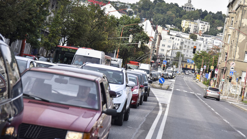 SR doprava mesto kolóny Bratislava BAX