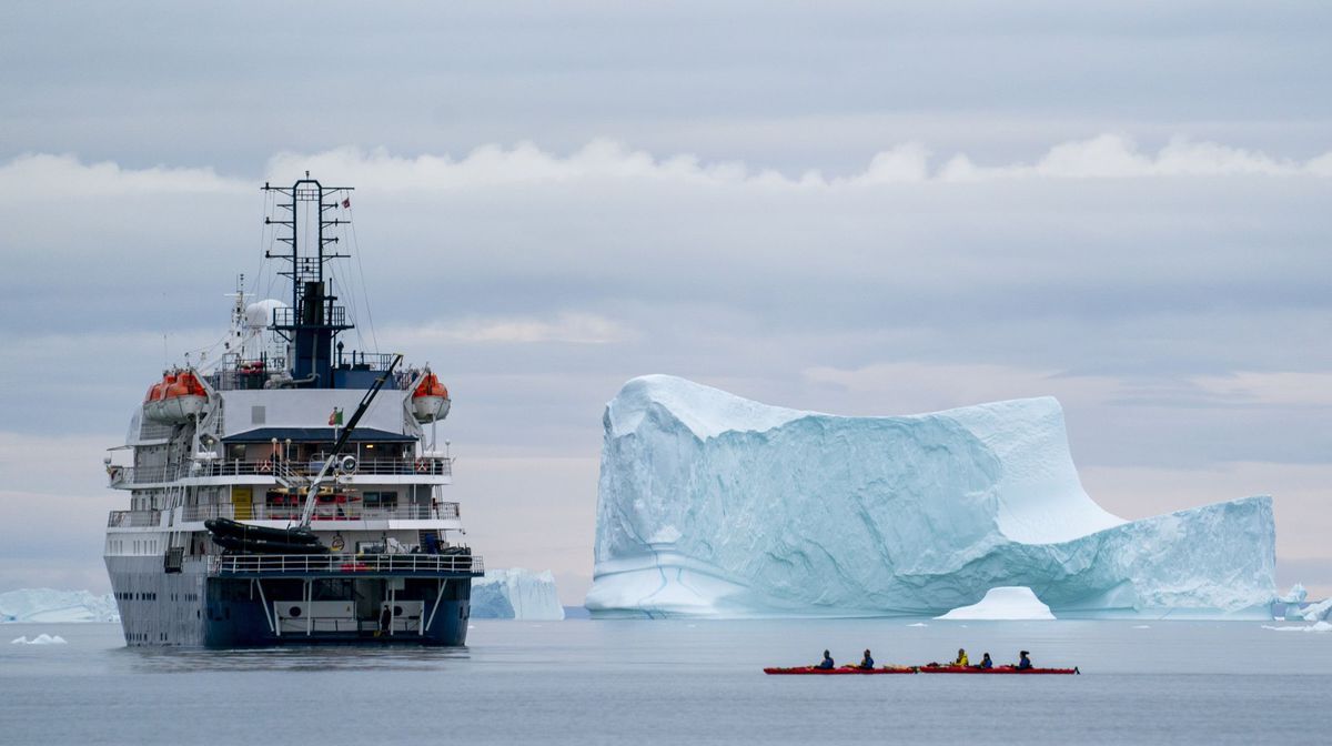 Grónsko, ľadovec, loď