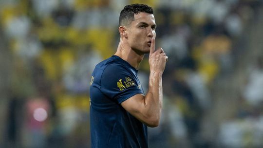 Ronaldo zúril, chcel striedať rozhodcu. Diváci skandovali meno Messiho. CR7 zareagoval
