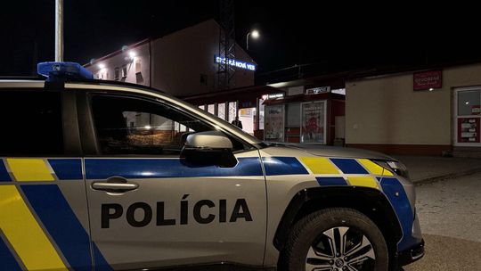 Polícia vyšetruje bodnutie muža v byte v Košiciach. Podozrivú osobu zadržali