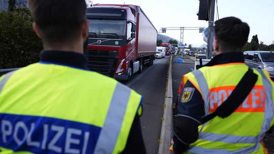 Nemecko predĺži kontroly na hraniciach s Poľskom, Českom a Švajčiarskom o 2 mesiace