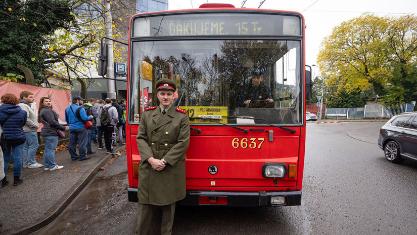 Hranatý trolejbus / Škoda 15 Tr(M) /