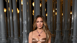 Jennifer Lopez v kreácii Gucci.