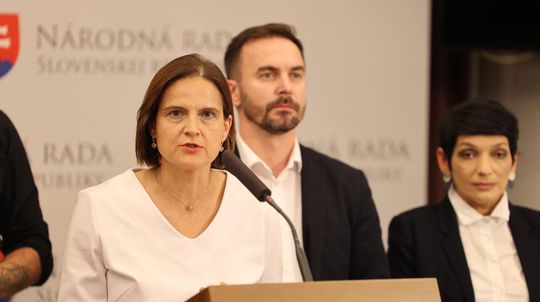 Opozícia chce odvolávať ministra vnútra Matúša...