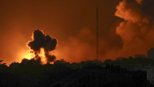 ONLINE: Vojna s Hamasom vyjde Izrael na 47 miliárd eur. Do oblasti pricestoval šéf CIA