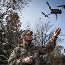 ukrajinsky operator dronu v akcii