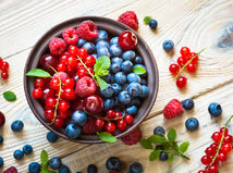 drobné ovocie, maliny, čučoriedky, jahody, bobuľoviny