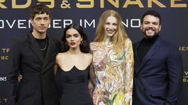 Zľava: Herci Tom Blyth, Rachel Zegler, Hunter...