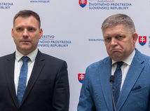Fico pokropil horúce hlavy studenou vodou....