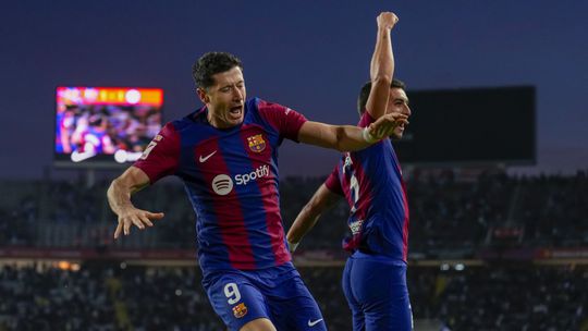 Lewandowski sa strelecky prebral v pravý čas, Barcelona vďaka jeho gólom otočila zápas proti Alavesu