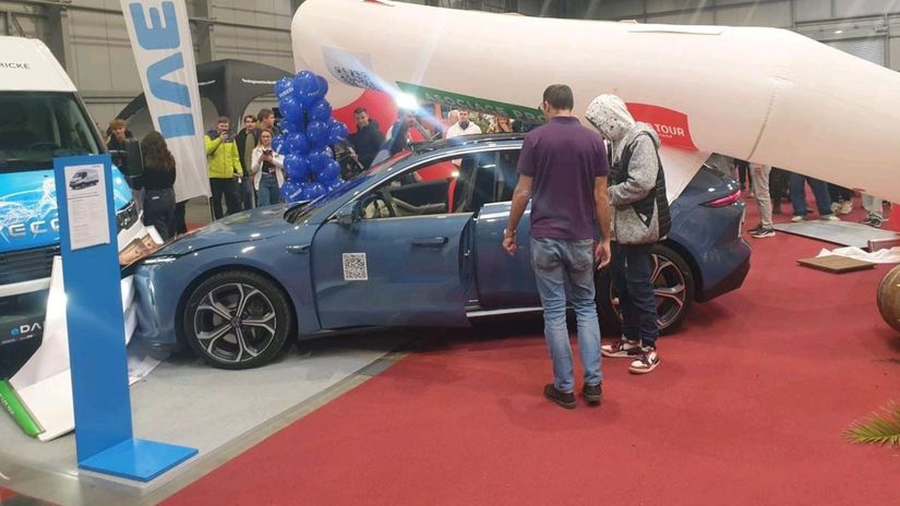 Hrozivo pôsobiaca nečakaná akcelerácia...
