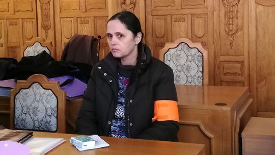 Slovenka obžalovaná z terorizmu pred súdom: Pašeráci mi zobrali syna, miestni policajti nás bili. Vinu poprela
