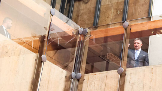 Premiér Robert Fico prichádza 13. novembra 2023...