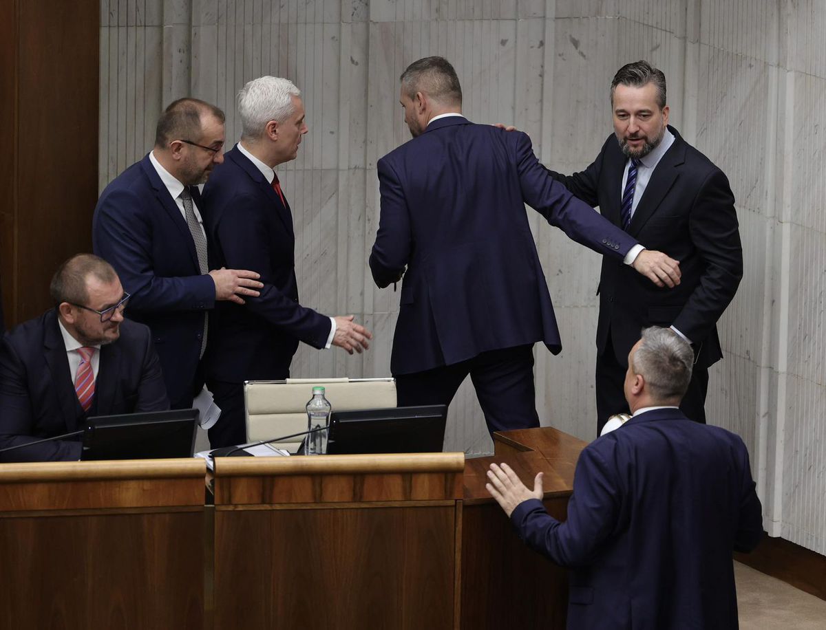 Parlament v utorok 14. novembra 2023 schôdzu k...