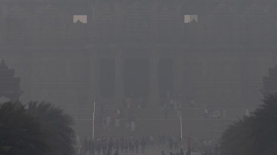 N8števa chrámu v smogu.