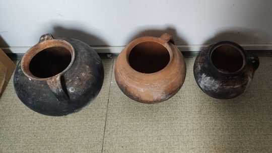 Colníci našli v dodávke nádoby, ktoré sú ukrajinským kultúrnym dedičstvom