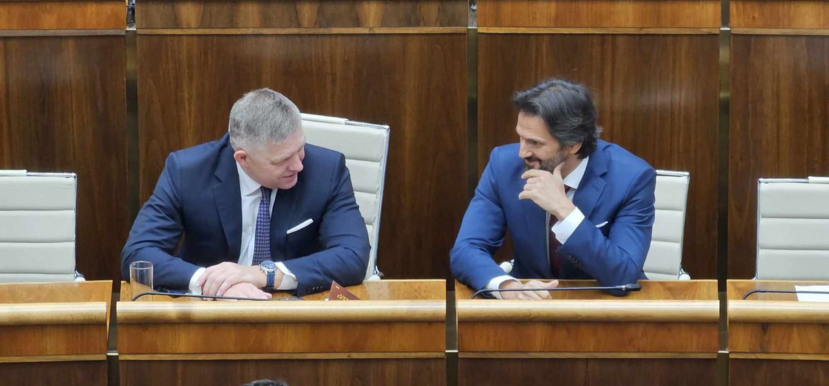 Do sály prišiel aj minister obrany Robert Kaliňák.