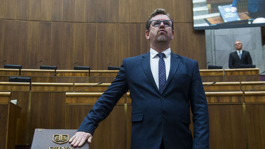 Poslanec NR SR za KDH mal dopravnú nehodu, v dychu mu zistili alkohol