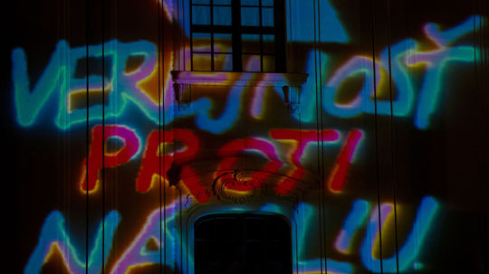 Deň boja za slobodu je po novom pracovným dňom, mnohí si ho aj tak uctia voľnom