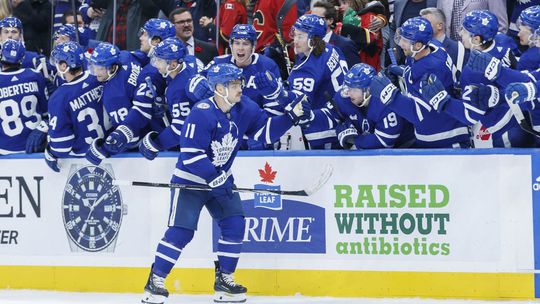 Štokholm videl päť gólov. V súboji tradičných značiek vyhralo Toronto