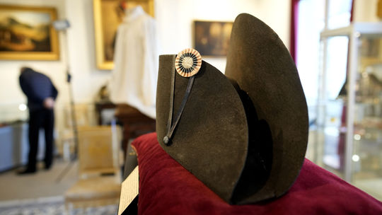 Vydražili Napoleonov klobúk. Tajný záujemca dal zaň takmer dva milióny eur