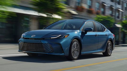 Toyota Camry Hybrid 2025