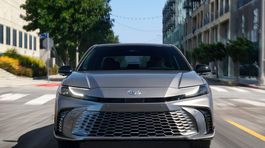 Toyota Camry Hybrid 2025 4