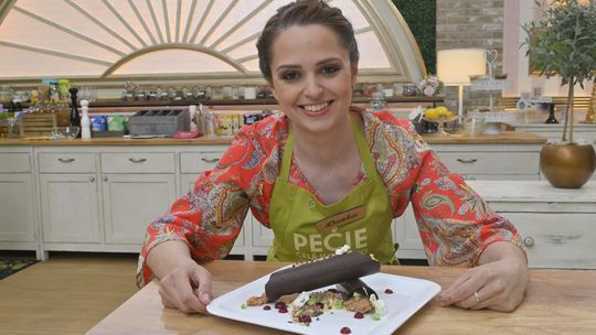 Danka a jej tanierový dezert Brusnicový peň.