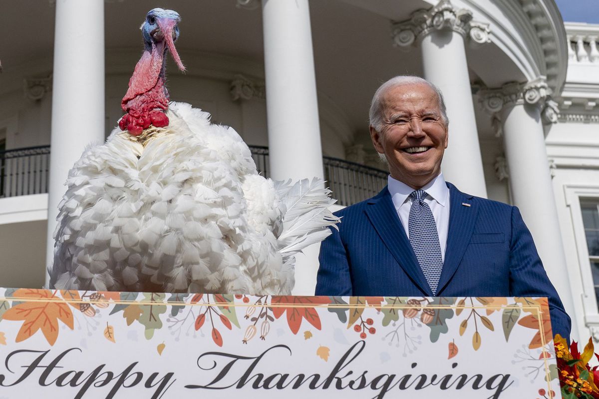 Americký prezident Joe Biden udeľuje milosť...