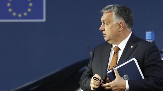 V dotazníku Orbánovej vlády o suverenite sú úplne nepravdivé tvrdenia, znie z Európskej komisie