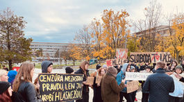 protest, študenti, úrad vlády, novinári