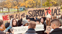 protest, študenti, úrad vlády, novinári