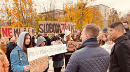protest, študenti, úrad vlády, novinári