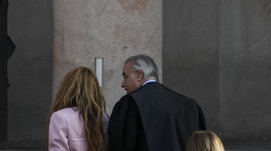Speváčka Shakira prichádza na súd v Barcelone...