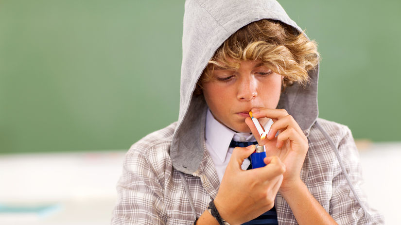 chlapec, cigareta, fajčenie mladistvých,...