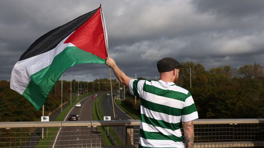 UEFA udelila pokutu Celticu za palestínske vlajky: Provokatívne gesto urážlivej povahy
