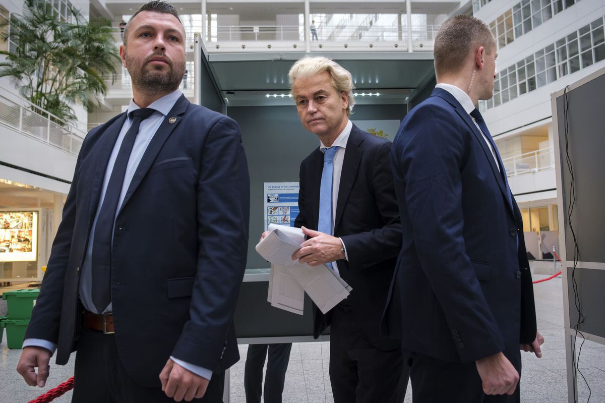 Líder Strany slobody Geert Wilders (uprostred)...