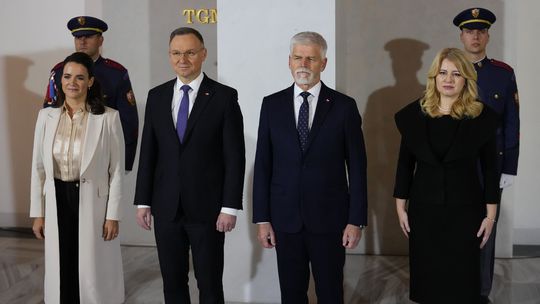 Na Pražskom hrade sa začal samit prezidentov Vyšehradskej štvorky. Na programe majú množstvo tém