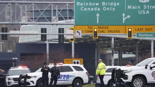Na moste spájajúcom USA a Kanadu zomreli po výbuchu dve osoby. FBI incident vyšetruje ako terorizmus
