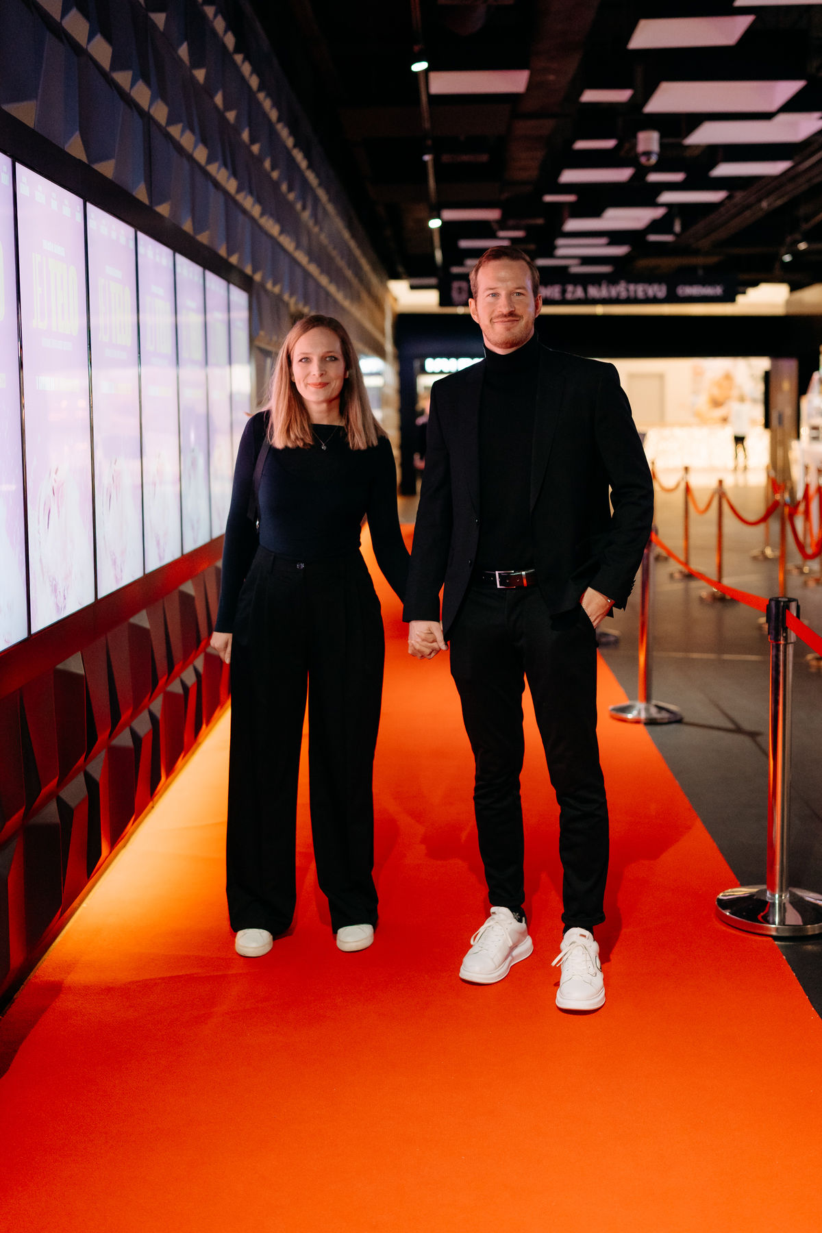 Herec Roman Poláčik prišiel na filmovú premiéru...