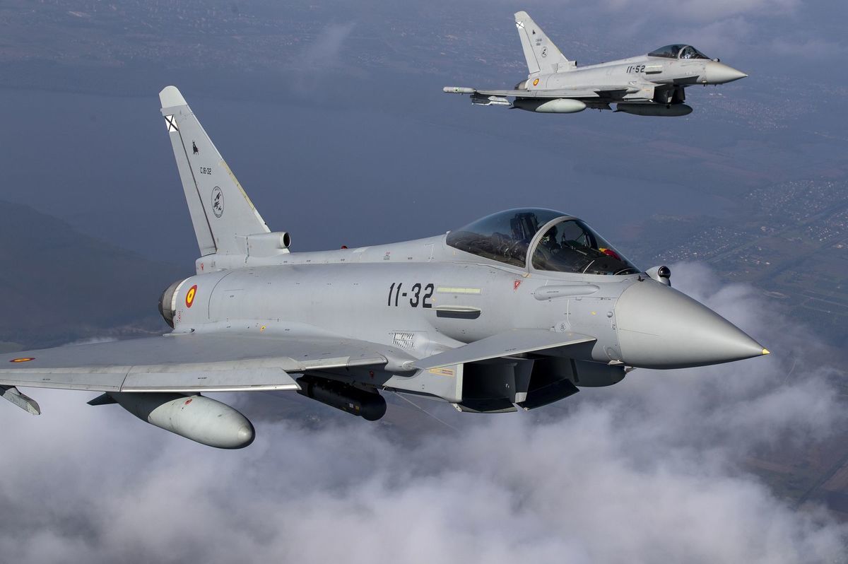 Stíhačky Eurofighter počas vojenského cvičenia...